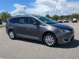 Used 2018 Chrysler Pacifica Touring-L image 2