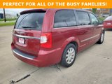 Used 2015 Chrysler Town & Country Touring image 4