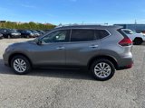 Used 2017 Nissan Rogue SV w/ SV Premium Package image 2