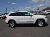 Used 2017 Jeep Grand Cherokee Laredo w/ Quick Order Package 23E image 2