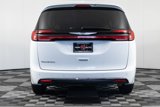 Used 2021 Chrysler Pacifica Touring-L image 6