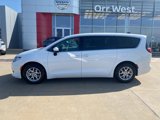 Used 2022 Chrysler Voyager LX image 2