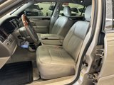 Used 2010 Lincoln Town Car Signature Limited image 4