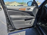 Used 2017 Nissan Pathfinder Platinum w/ Cargo Package image 4