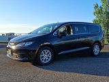 Used 2017 Chrysler Pacifica Touring image 3