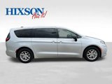 Used 2024 Chrysler Pacifica Touring-L image 2