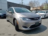 Used 2017 Chrysler Pacifica Touring-L image 3