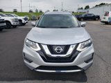 Used 2017 Nissan Rogue SV w/ SV Premium Package image 2