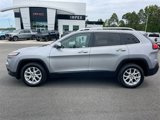 Used 2018 Jeep Cherokee Latitude image 2