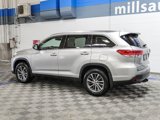 Used 2019 Toyota Highlander AWD V6 image 4