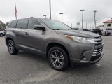 Used 2019 Toyota Highlander LE image 2