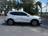 Used 2017 Nissan Rogue SL image 2