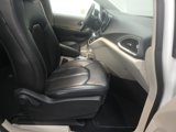 Used 2023 Chrysler Pacifica Touring-L image 3