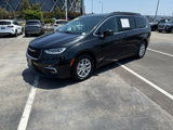 Used 2022 Chrysler Pacifica Touring-L image 6
