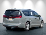 Used 2022 Chrysler Pacifica Touring-L image 4