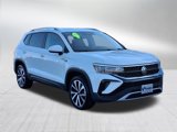 Used 2024 Volkswagen Taos SE image 2