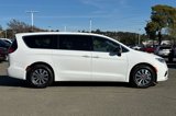 New 2025 Chrysler Pacifica Select image 3