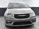 Used 2023 Chrysler Pacifica Touring-L image 2