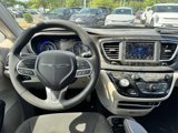 Used 2018 Chrysler Pacifica Touring Plus image 2