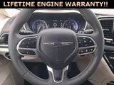 Used 2023 Chrysler Pacifica Touring-L image 4