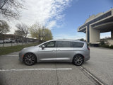 Used 2017 Chrysler Pacifica Limited image 5