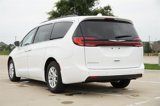 Used 2022 Chrysler Pacifica Touring-L image 6