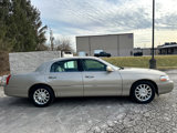 Used 2006 Lincoln Town Car Signature image 4