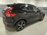 Used 2021 Volvo XC40 T5 R-Design image 3