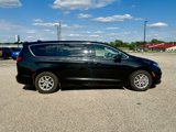Used 2023 Chrysler Pacifica Touring-L image 5