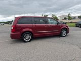 Used 2014 Chrysler Town & Country Touring-L image 5