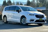 New 2025 Chrysler Pacifica Select image 2