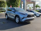 Used 2022 Toyota Highlander LE image 2