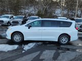 New 2025 Chrysler Pacifica Select image 2