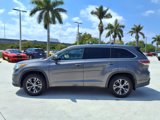 Used 2016 Toyota Highlander XLE image 2