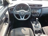 Used 2017 Nissan Rogue SV image 2