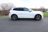 Used 2022 Volvo XC60 B5 Momentum image 2