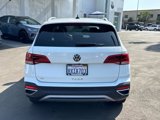 Certified 2022 Volkswagen Taos SE w/ Panoramic Sunroof Package image 5