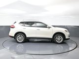 Used 2018 Nissan Rogue SV image 4