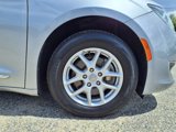 Used 2020 Chrysler Pacifica Touring-L image 5