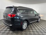 Used 2017 Chrysler Pacifica Touring-L image 3