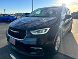 Used 2023 Chrysler Pacifica Touring-L image 4