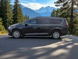 Used 2017 Chrysler Pacifica Touring-L image 3