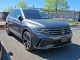 Used 2022 Volkswagen Tiguan SEL R-Line image 2