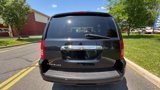 Used 2009 Chrysler Town & Country Touring w/ Entertainment Group #2 image 5
