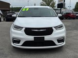 Used 2023 Chrysler Pacifica Touring-L image 2