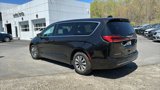 Used 2023 Chrysler Pacifica Touring-L image 6