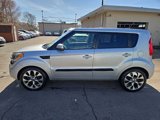 Used 2013 Kia Soul ! image 2