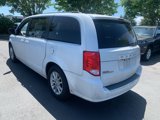Used 2019 Dodge Grand Caravan SXT image 2