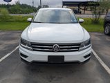 Used 2021 Volkswagen Tiguan SE w/ Panoramic Sunroof Package image 2