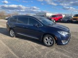 Used 2017 Chrysler Pacifica Touring-L Plus image 3